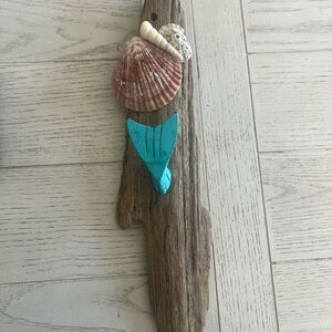 Coastal Driftwood Wall Decor with Seashells and Turquoise Mermaid Tail Hanger